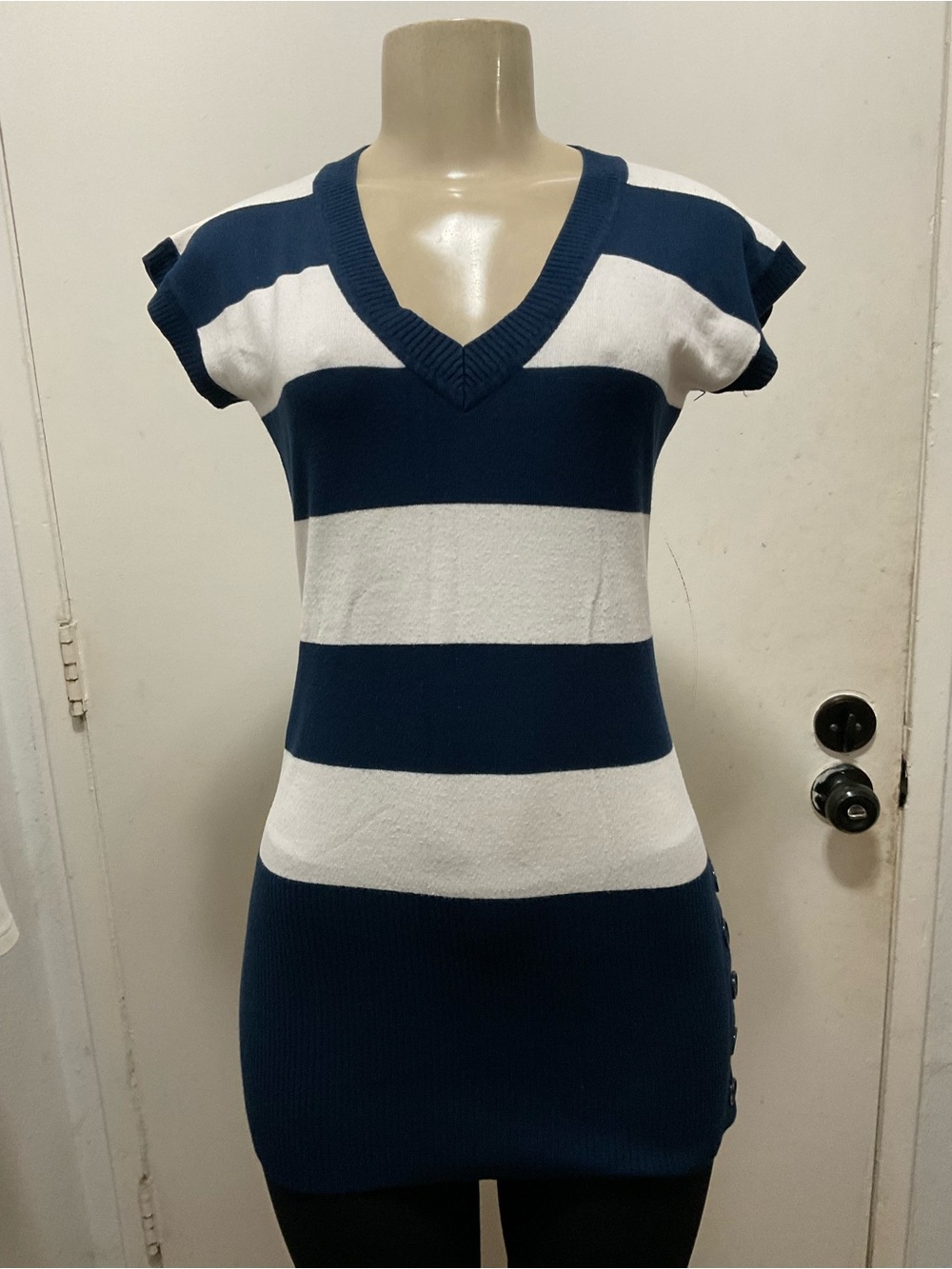 Say what? Women’s Y2K 2000s Striped Navy and White V-Neck sweater Dress size M
